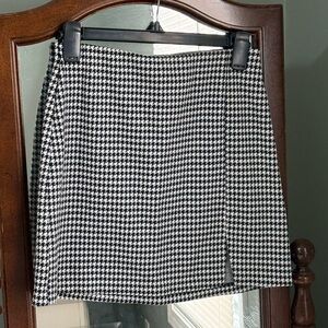 H&M Black and White Houndstooth Mini Skirt